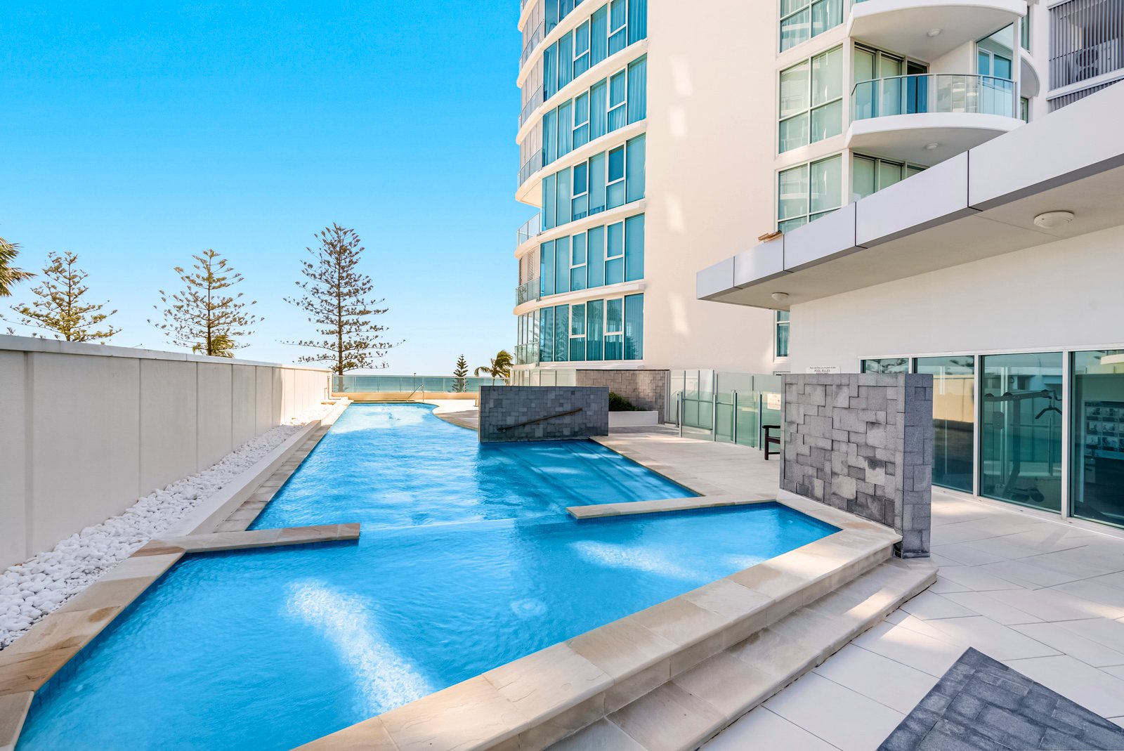 2001/120 Marine Pde  COOLANGATTA 23