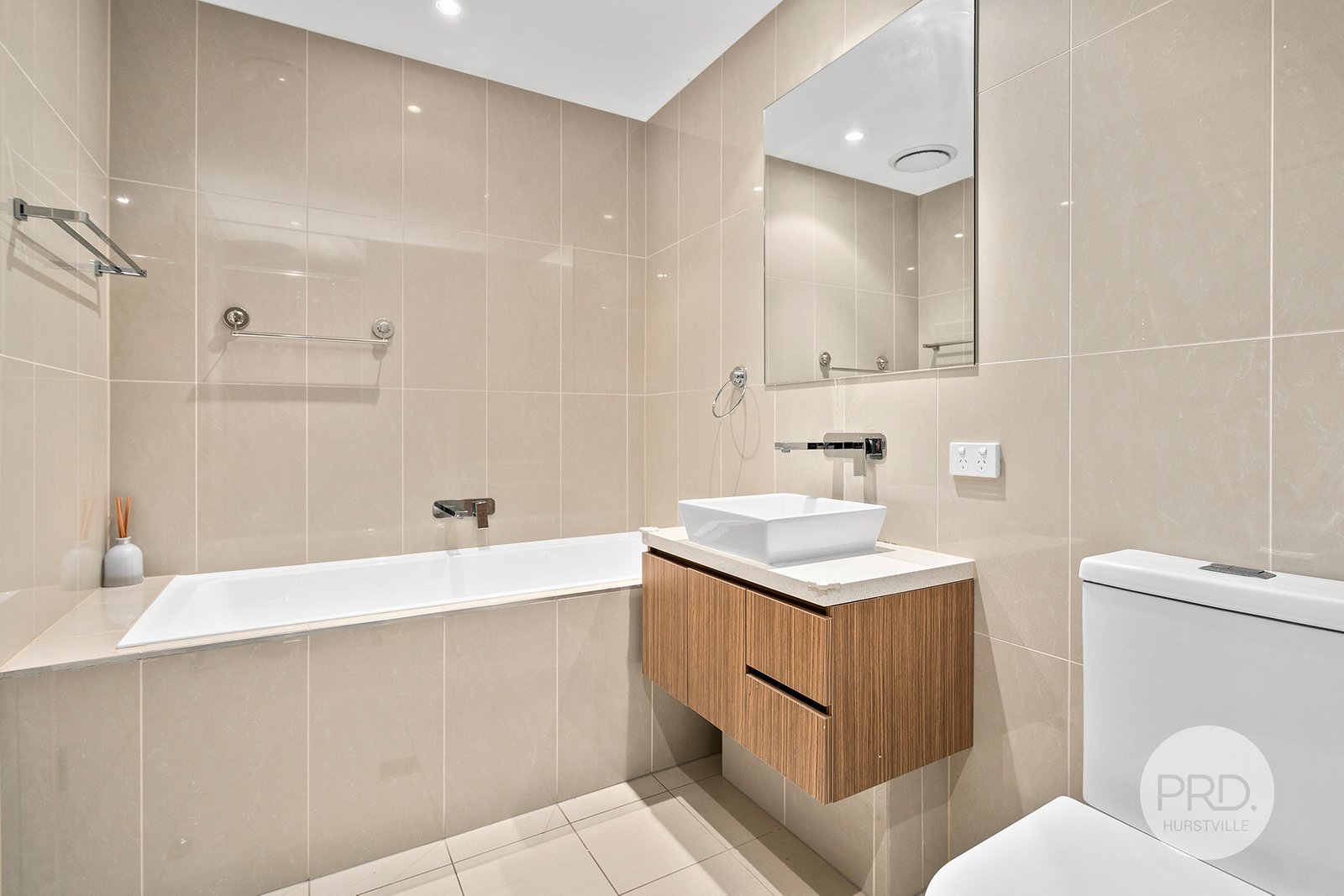 2002/2 Jack Brabham Drive HURSTVILLE 4