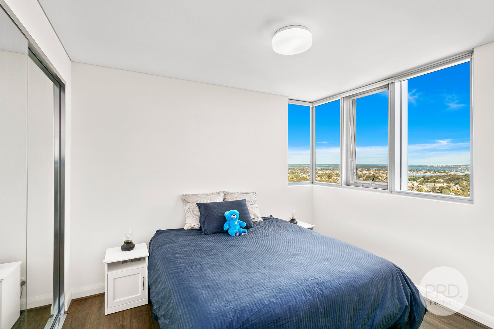 2002/2 Jack Brabham Drive HURSTVILLE 5