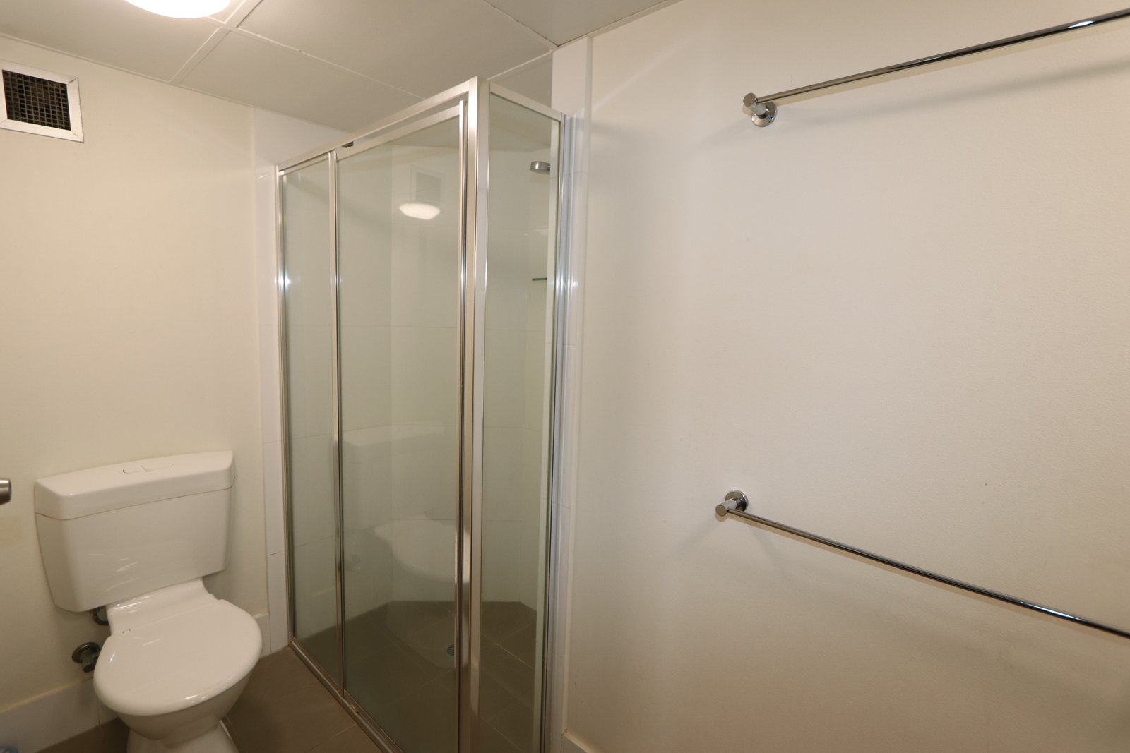 2002/9 Trickett Street SURFERS PARADISE 6