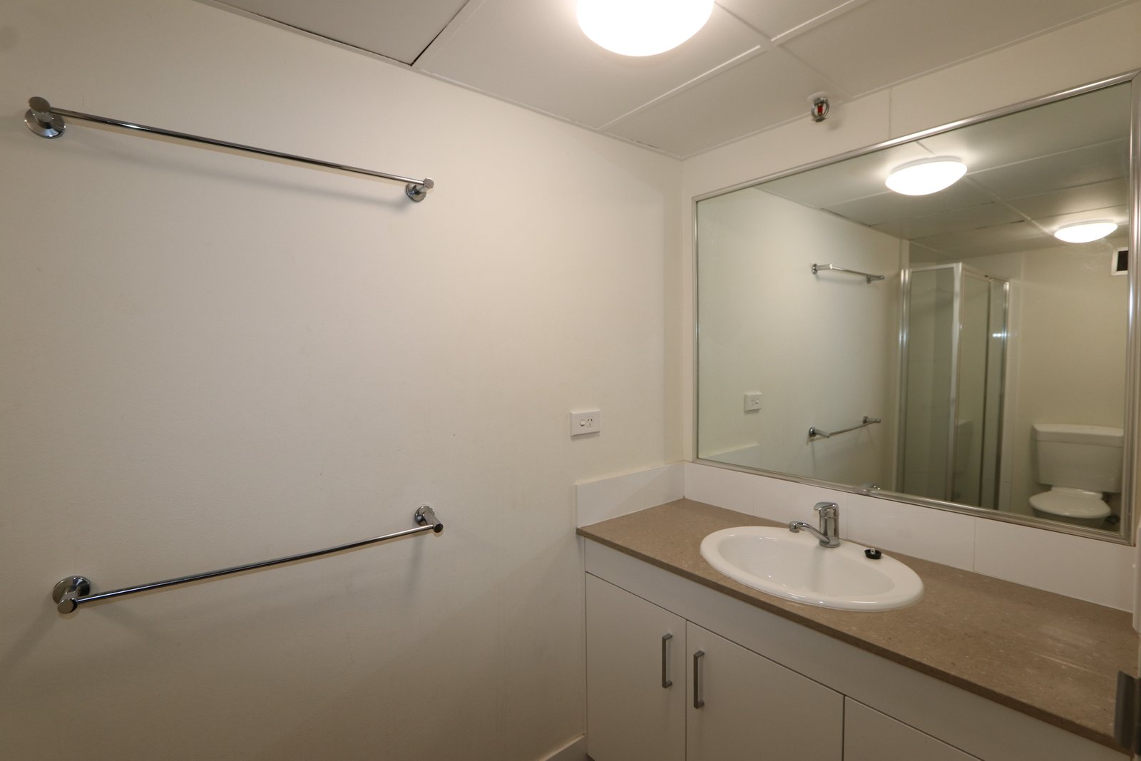 2002/9 Trickett Street SURFERS PARADISE 7