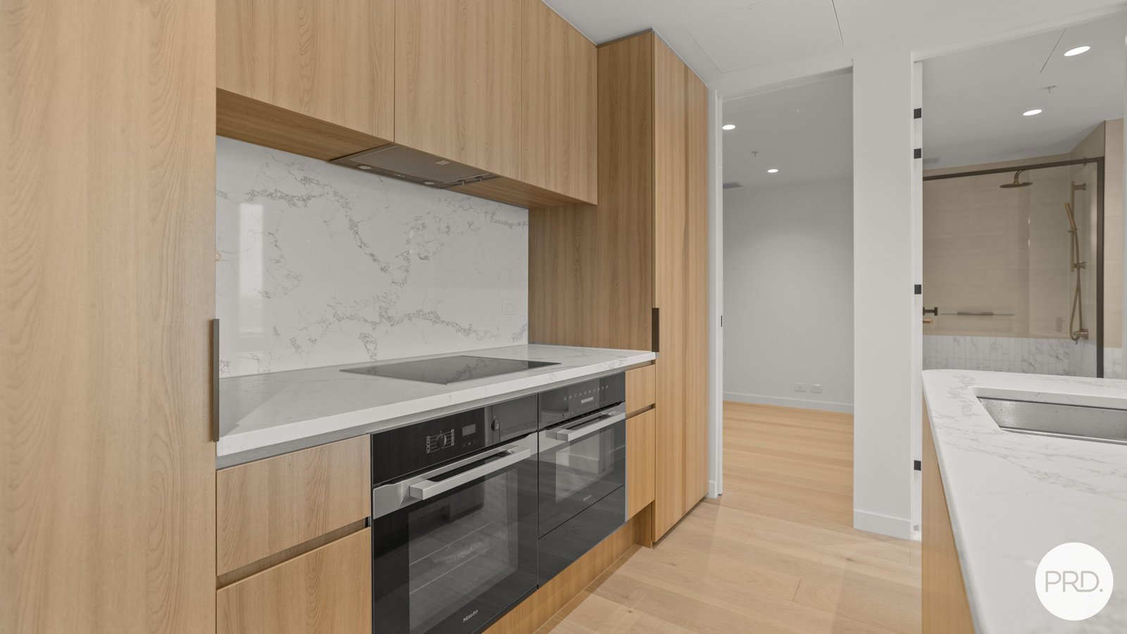 2003/63 La Trobe Street MELBOURNE 4