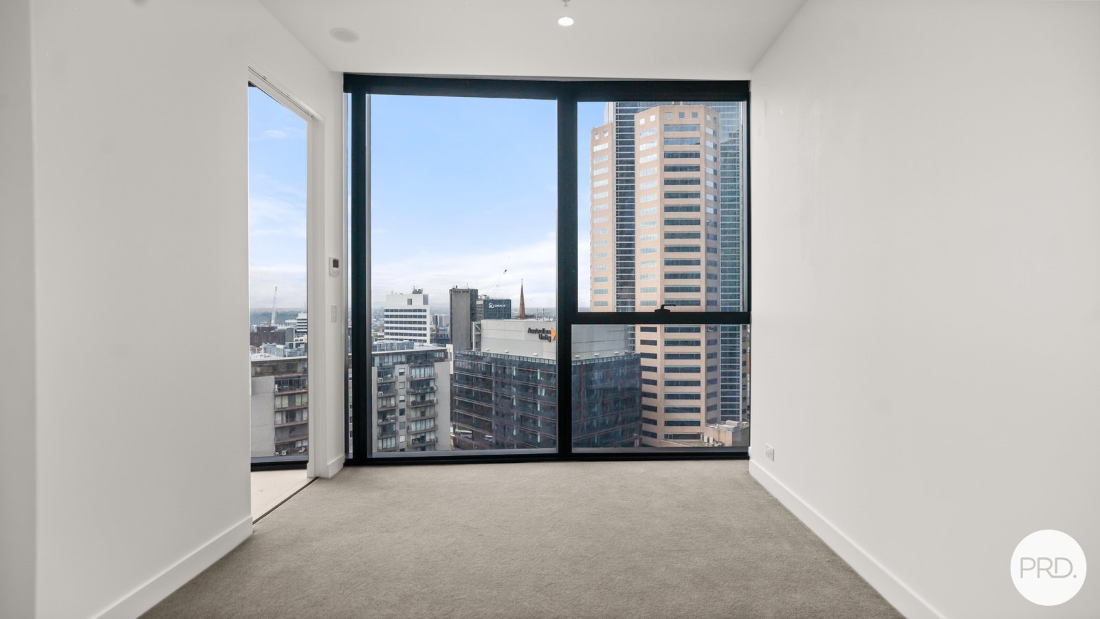 2003/63 La Trobe Street MELBOURNE 8