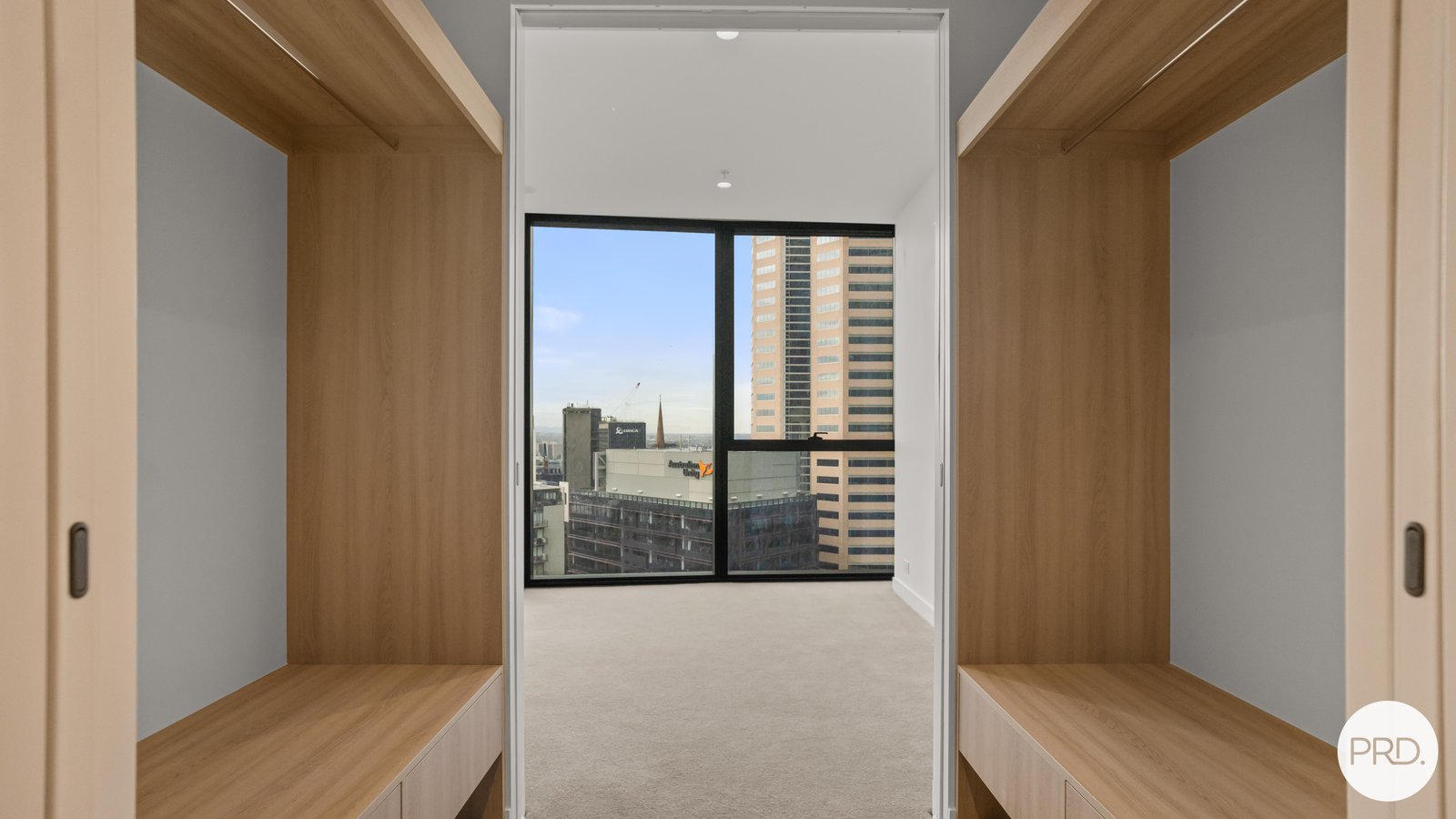 2003/63 La Trobe Street MELBOURNE 9