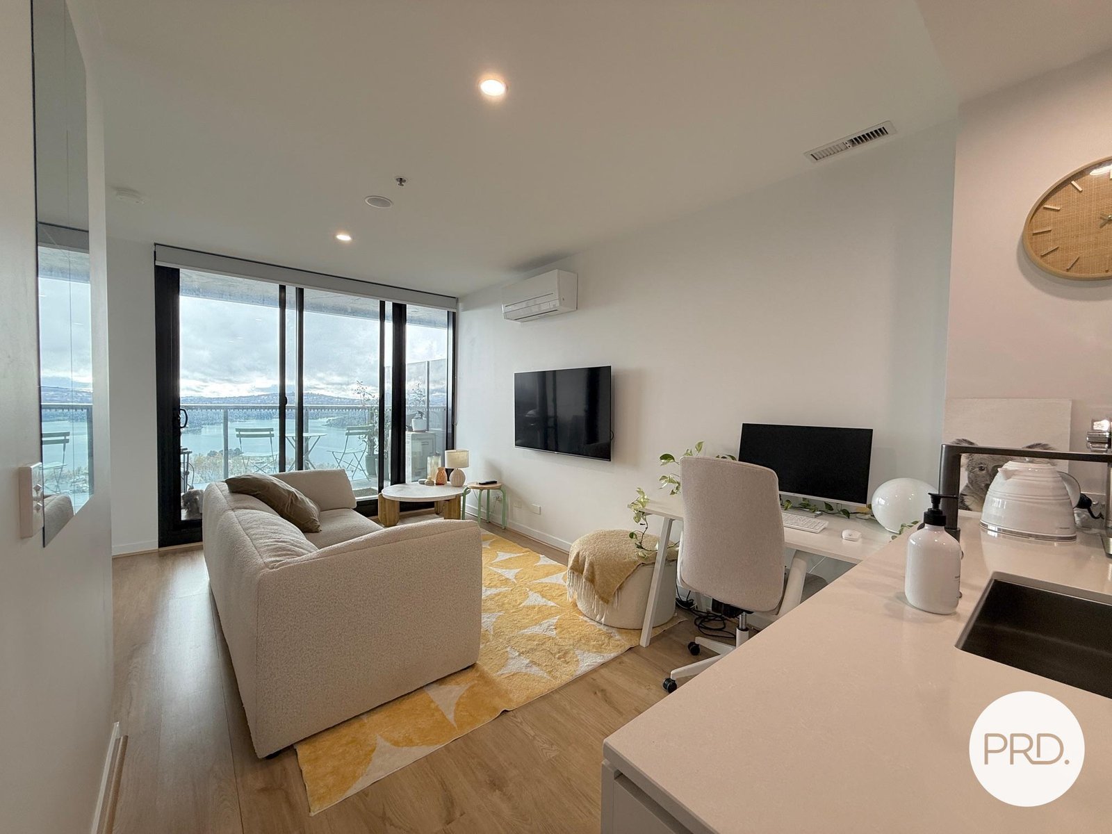 2004/2 Grazier Lane BELCONNEN 6