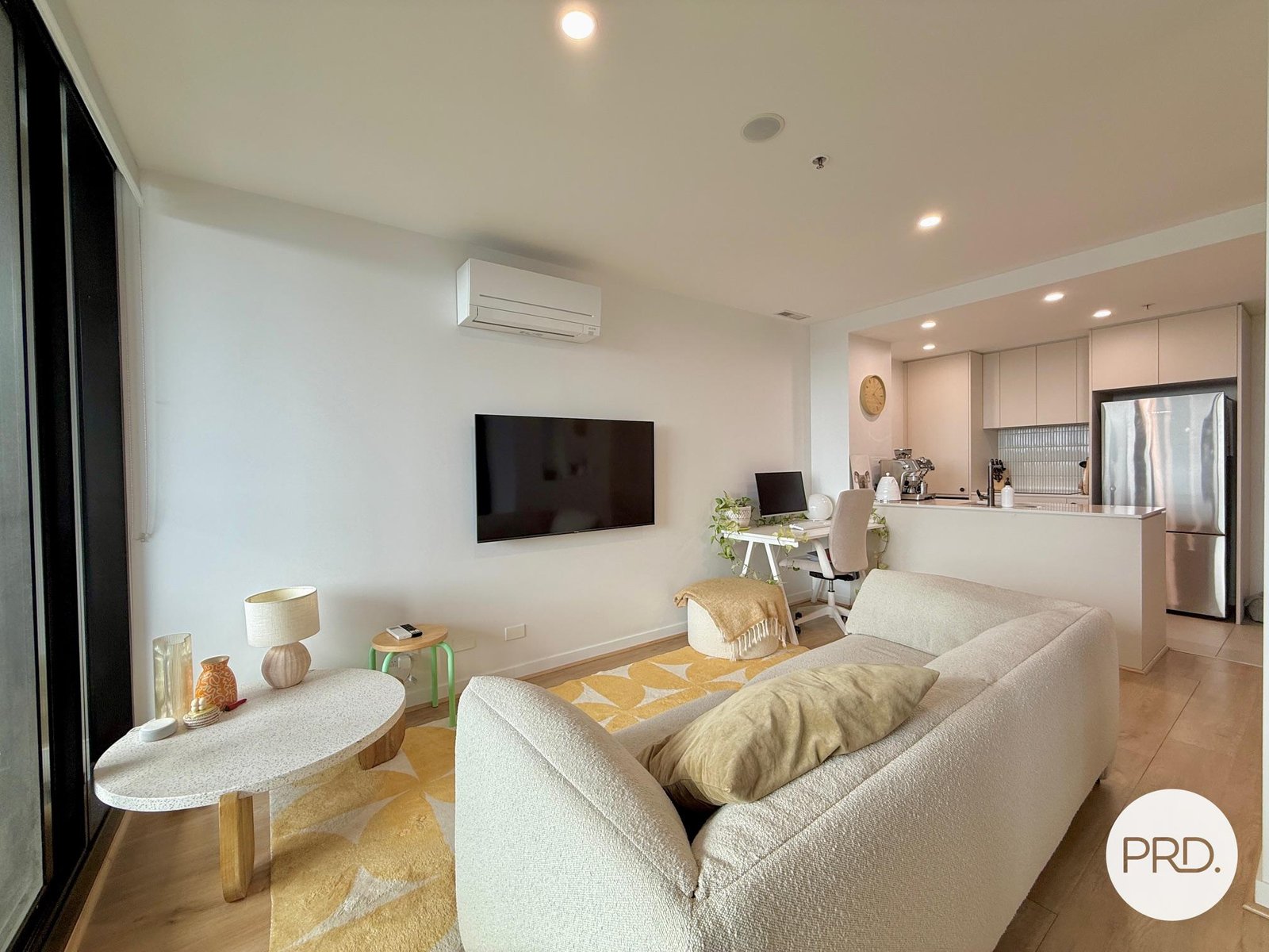 2004/2 Grazier Lane BELCONNEN 14