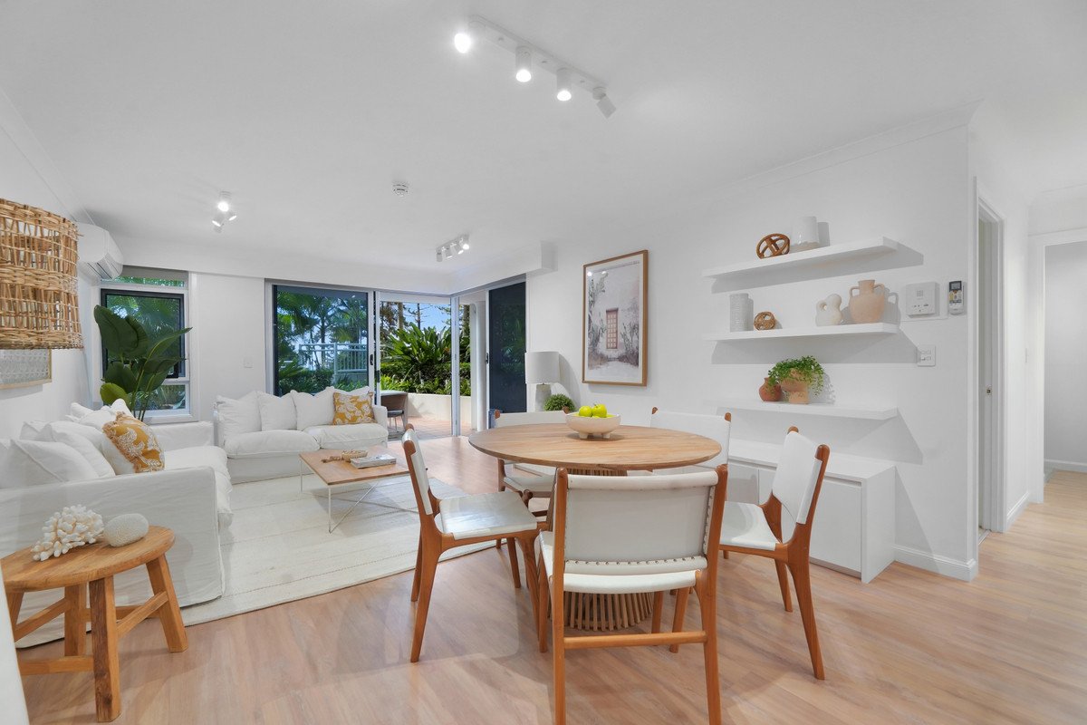 2004/220 The Esplanade Burleigh Heads 1