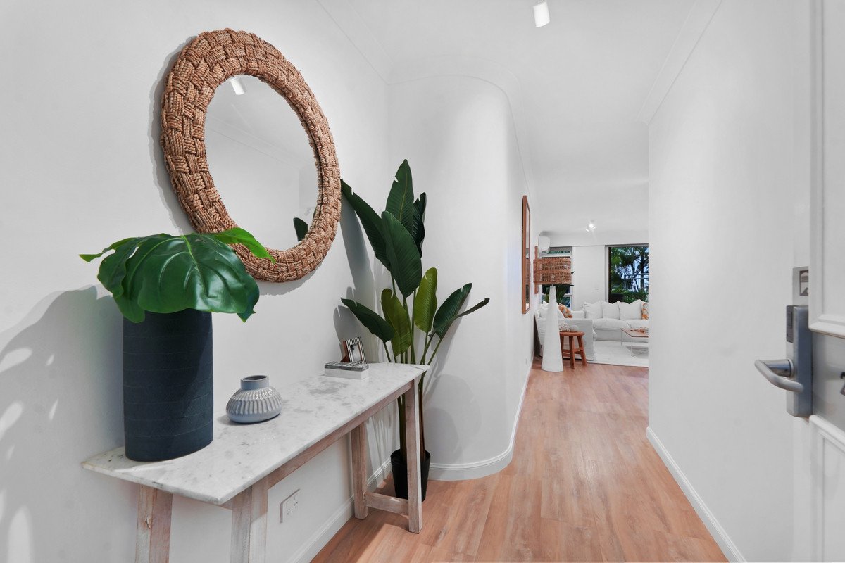 2004/220 The Esplanade Burleigh Heads 3