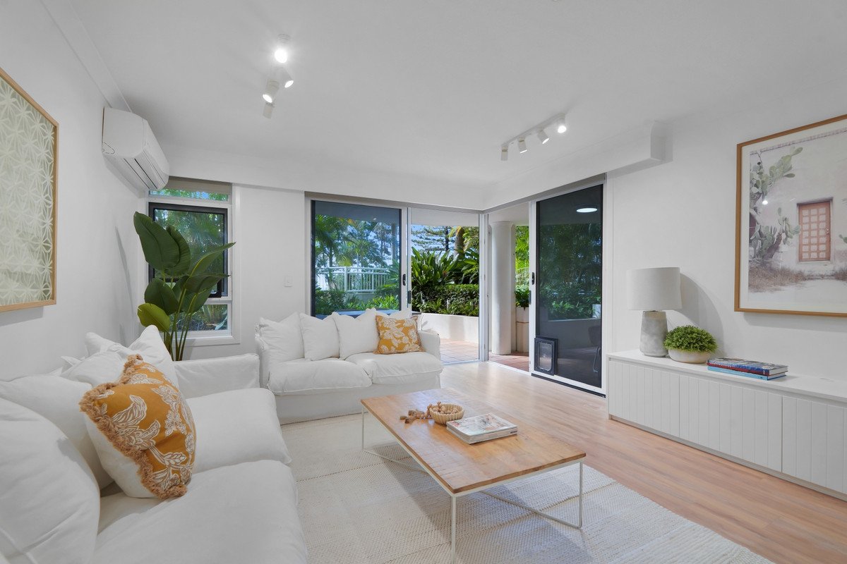 2004/220 The Esplanade Burleigh Heads 4