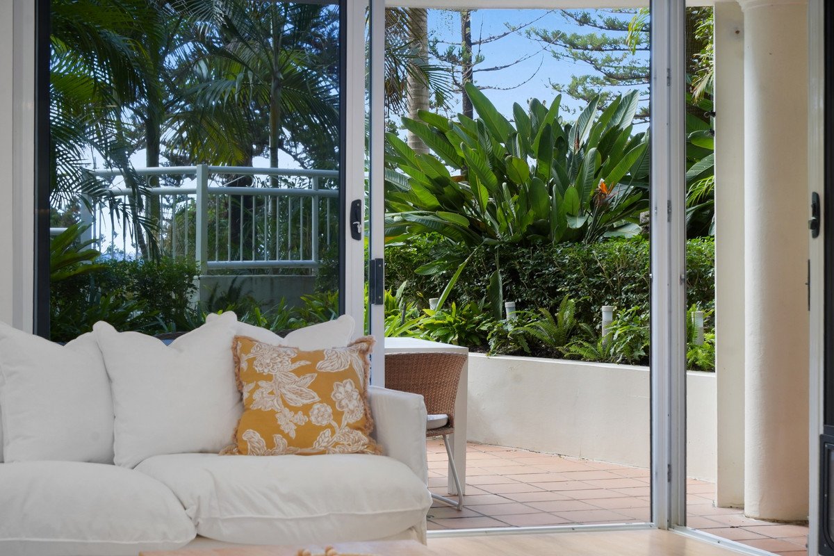 2004/220 The Esplanade Burleigh Heads 5