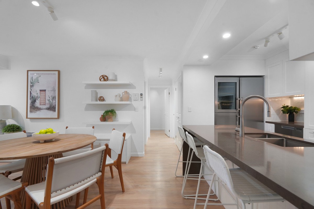 2004/220 The Esplanade Burleigh Heads 10