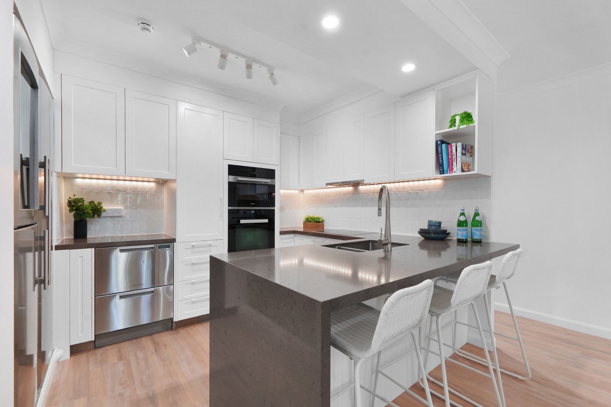 2004/220 The Esplanade Burleigh Heads 11