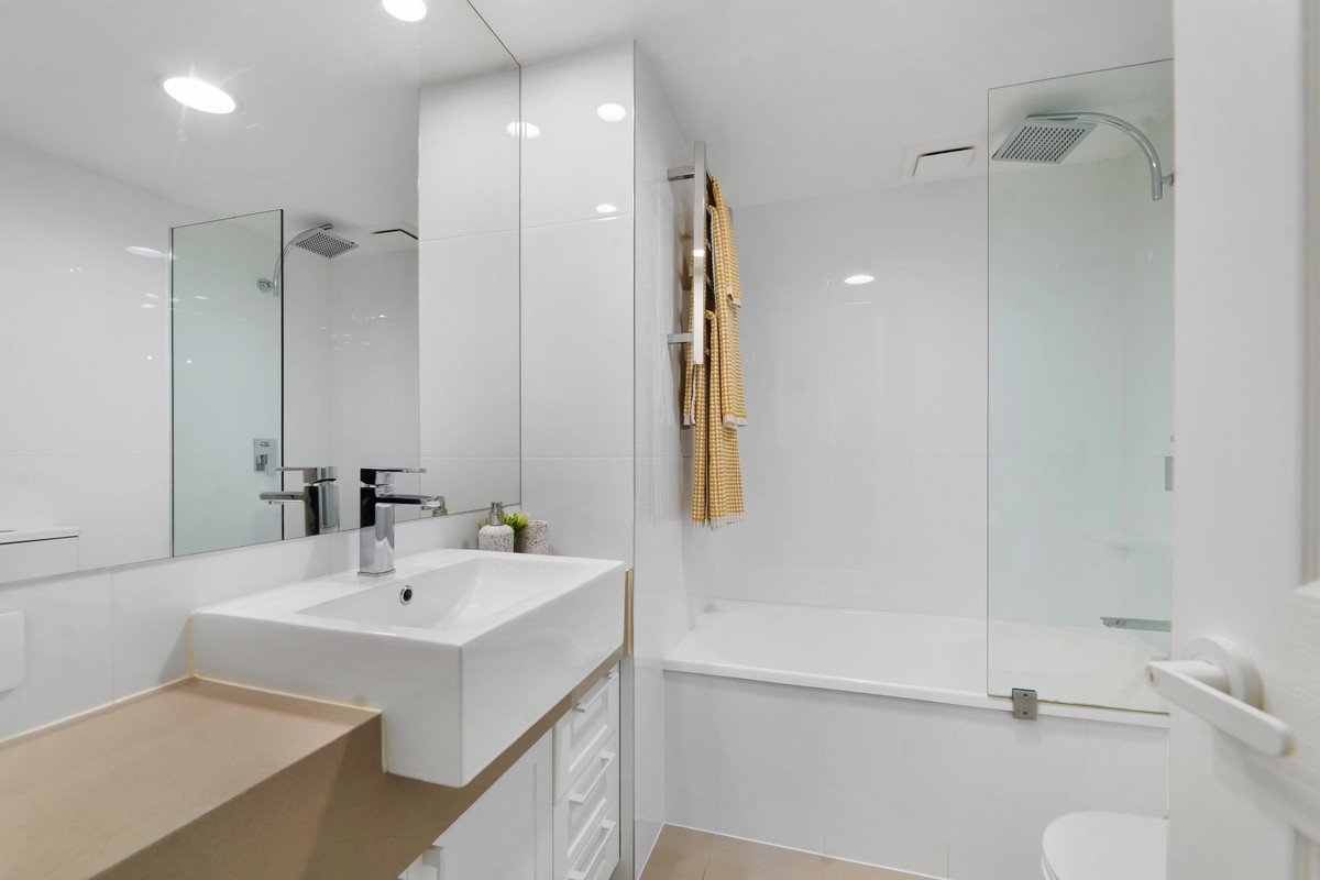 2004/220 The Esplanade Burleigh Heads 14