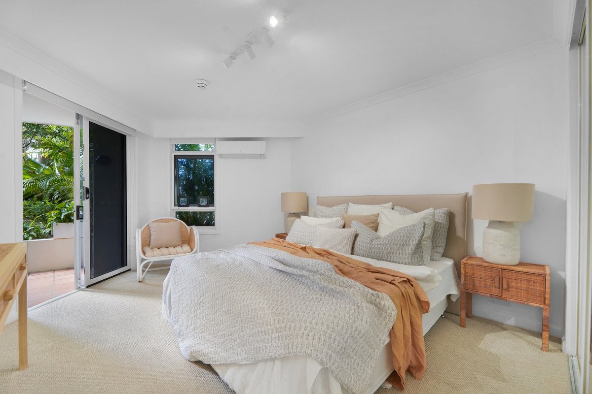 2004/220 The Esplanade Burleigh Heads 15