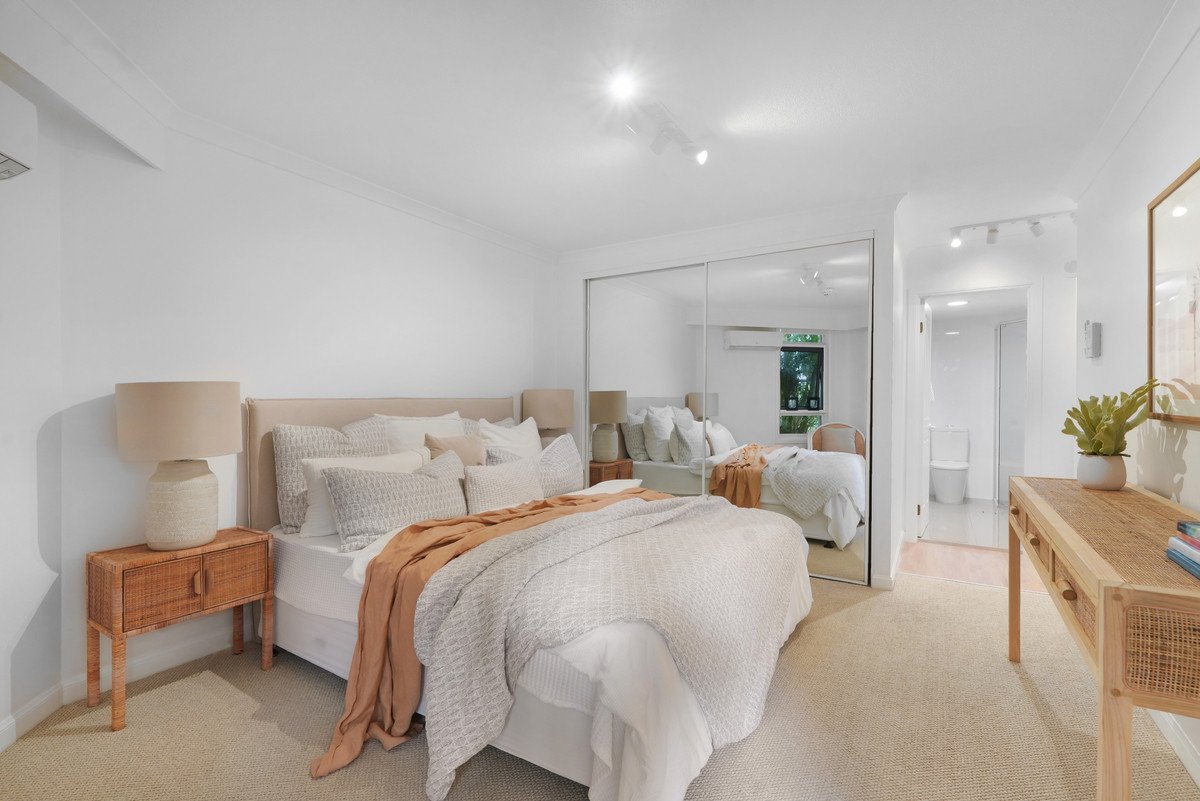 2004/220 The Esplanade Burleigh Heads 16