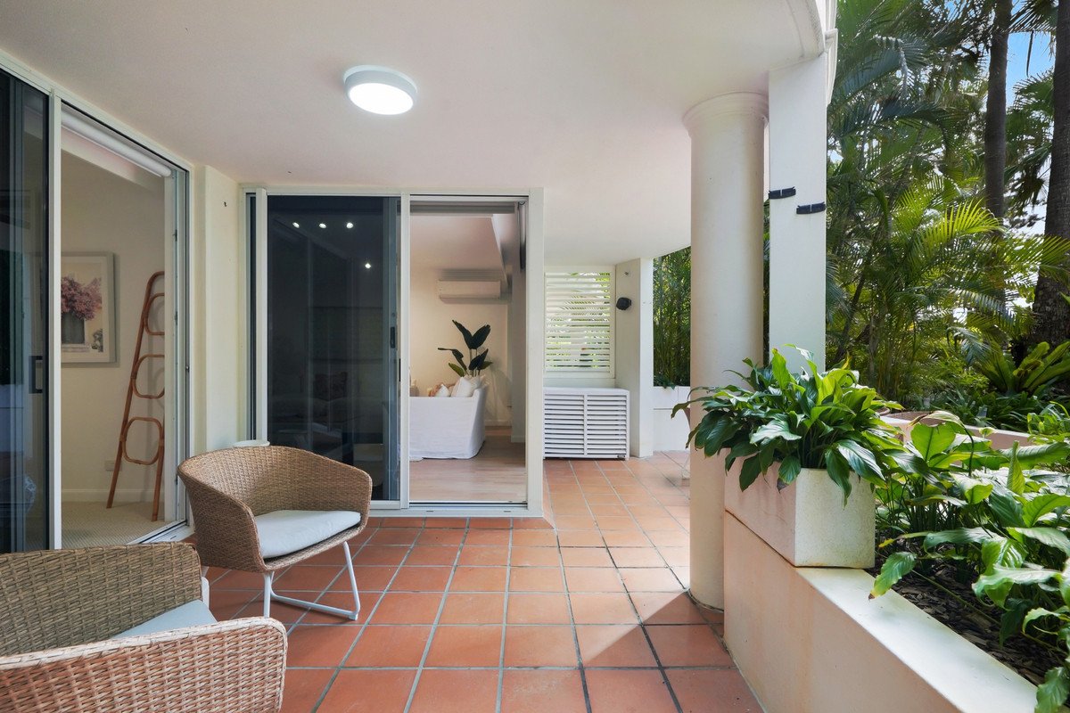 2004/220 The Esplanade Burleigh Heads 20