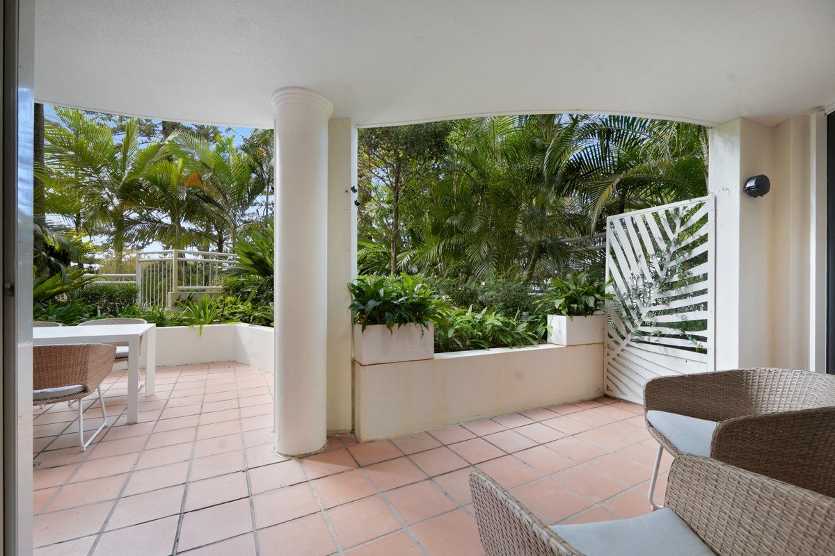 2004/220 The Esplanade Burleigh Heads 21