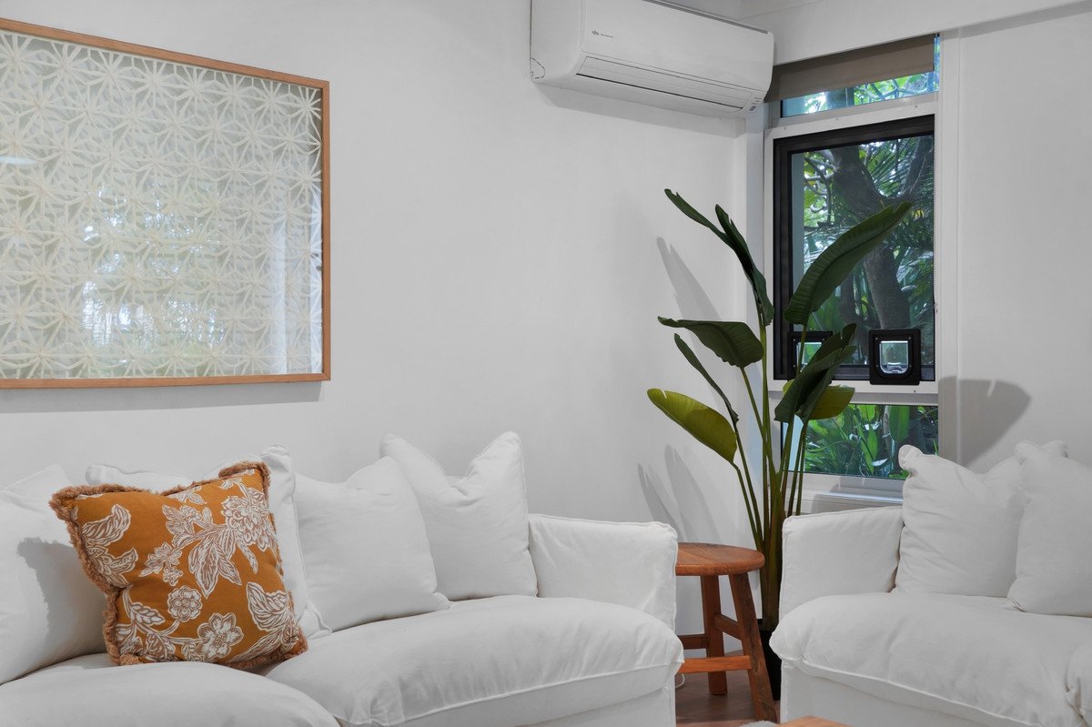 2004/220 The Esplanade Burleigh Heads 25