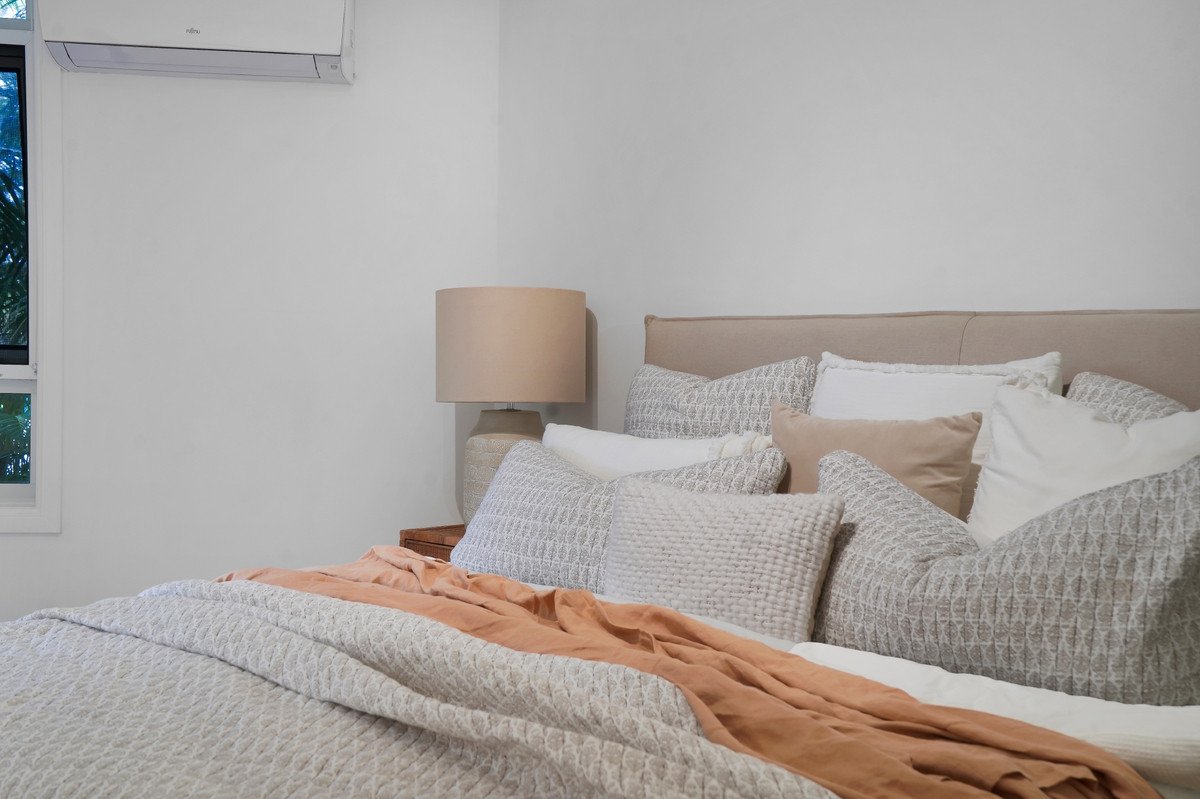 2004/220 The Esplanade Burleigh Heads 26