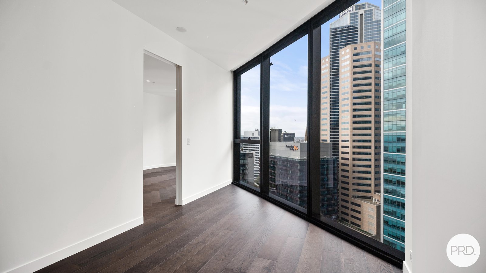 2005/63 La Trobe Street MELBOURNE 4