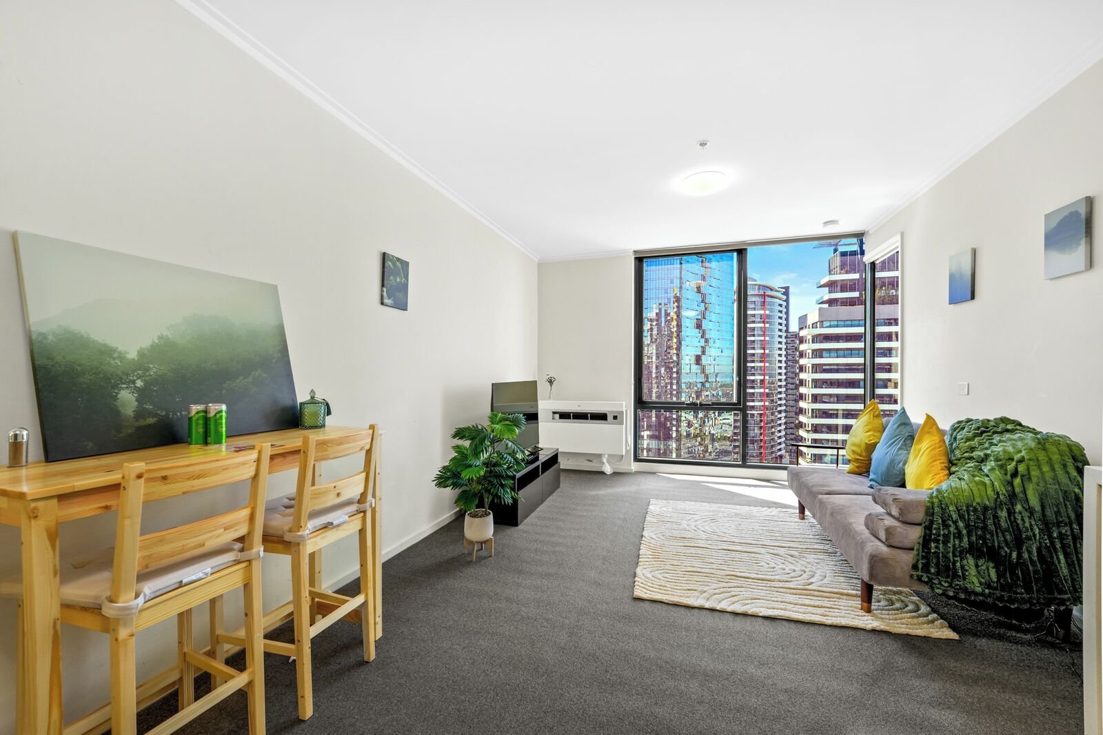 Gallery: 2007/63 Whiteman Street