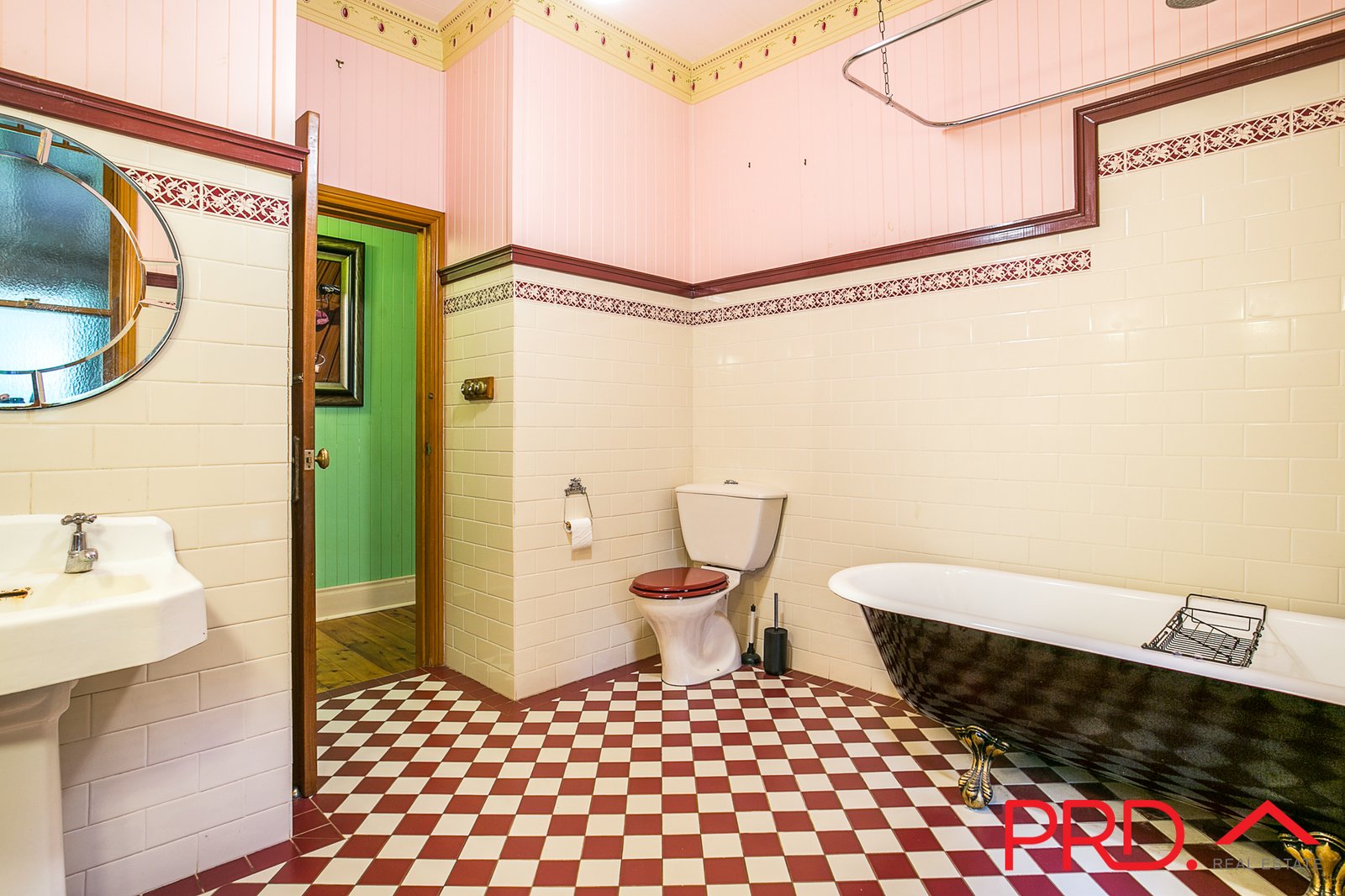 201 Stirling Road TAMWORTH 9