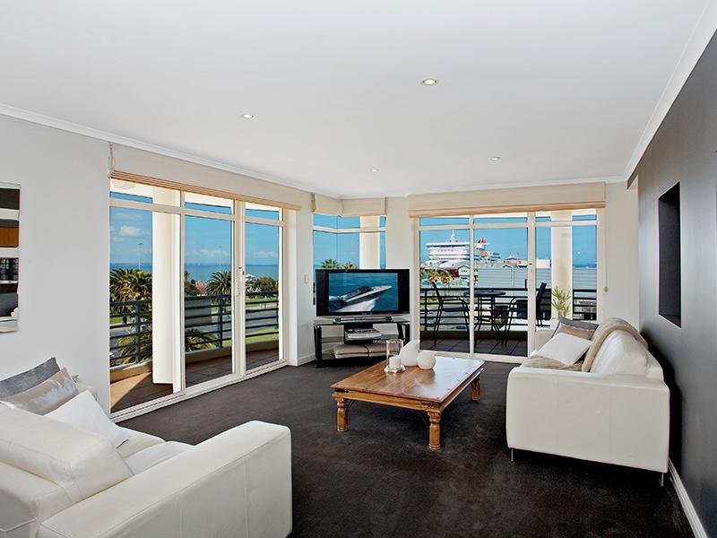 Gallery: 20/105 Beach Street