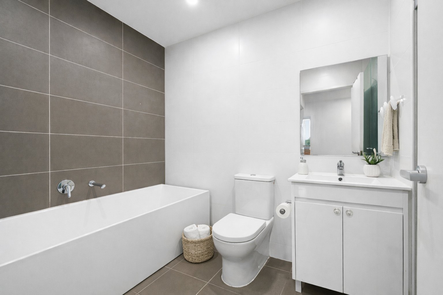 201/1 Madden Close BOTANY 6