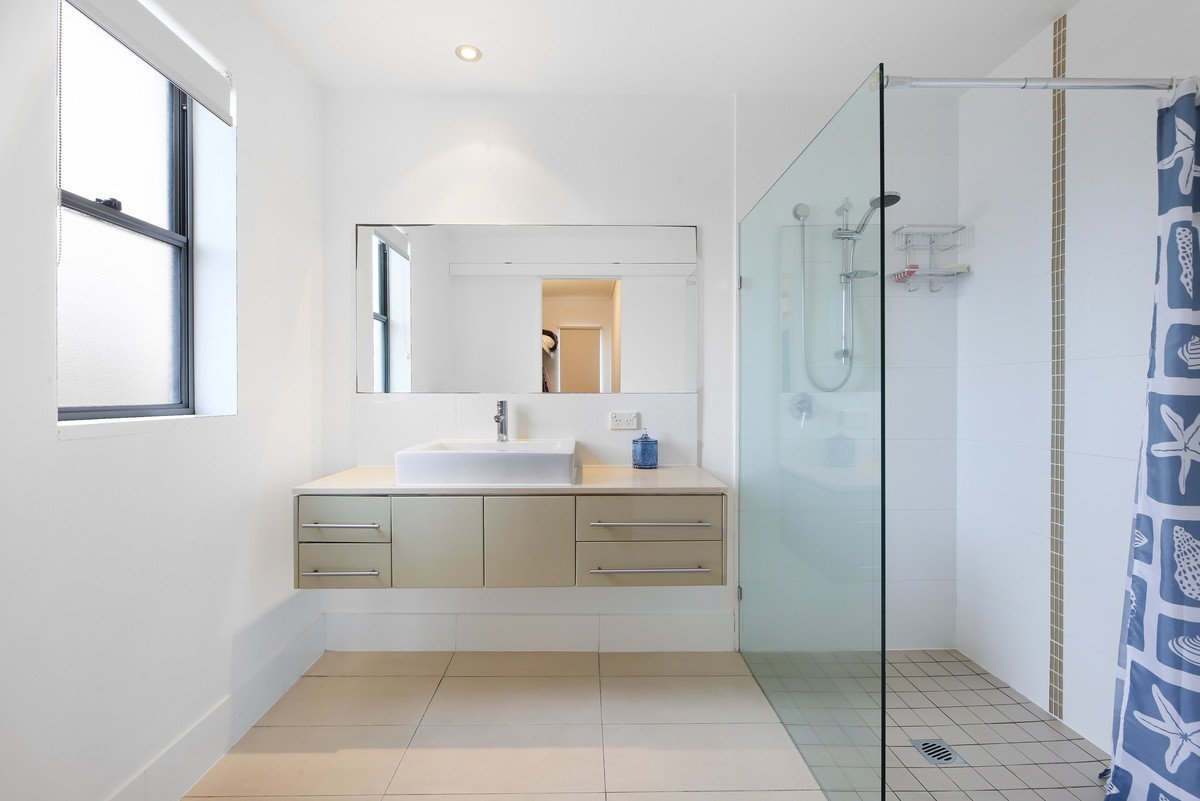 201/1 Toombul Avenue MIAMI 11