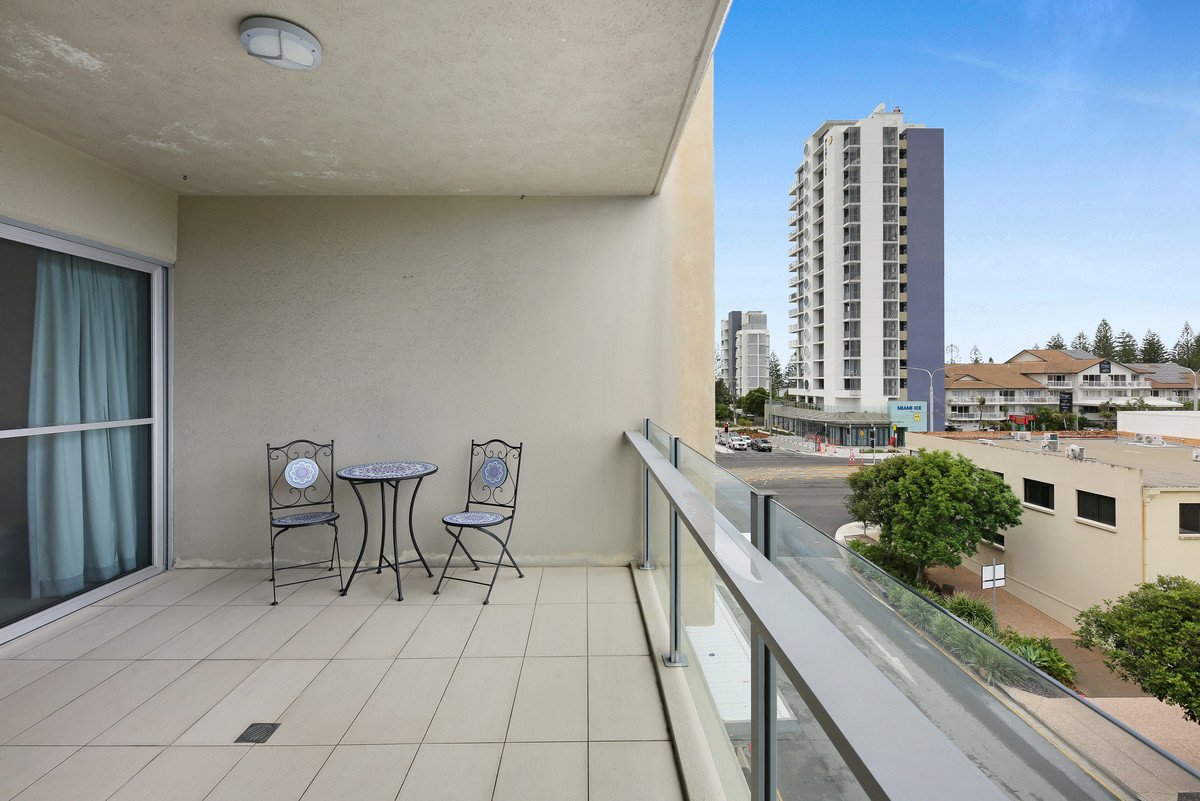 201/1 Toombul Avenue MIAMI 12