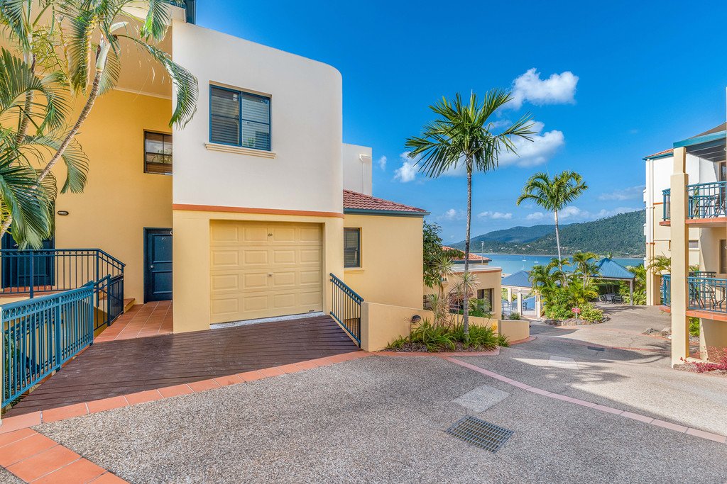 20/12-14 Golden Orchid Drive AIRLIE BEACH 11