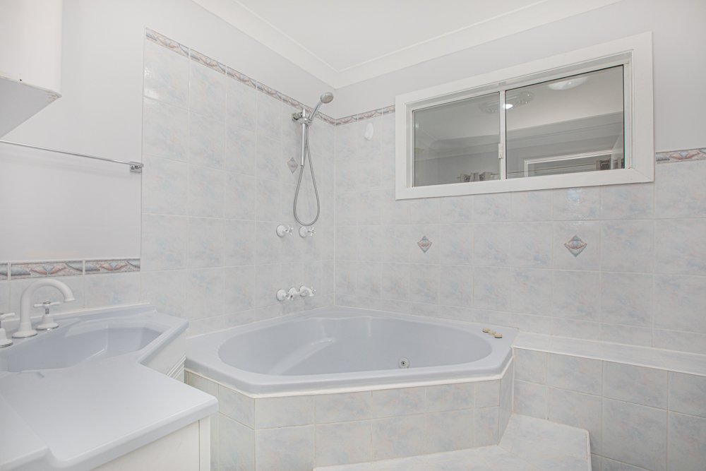 2013 New England Highway GRETA 24