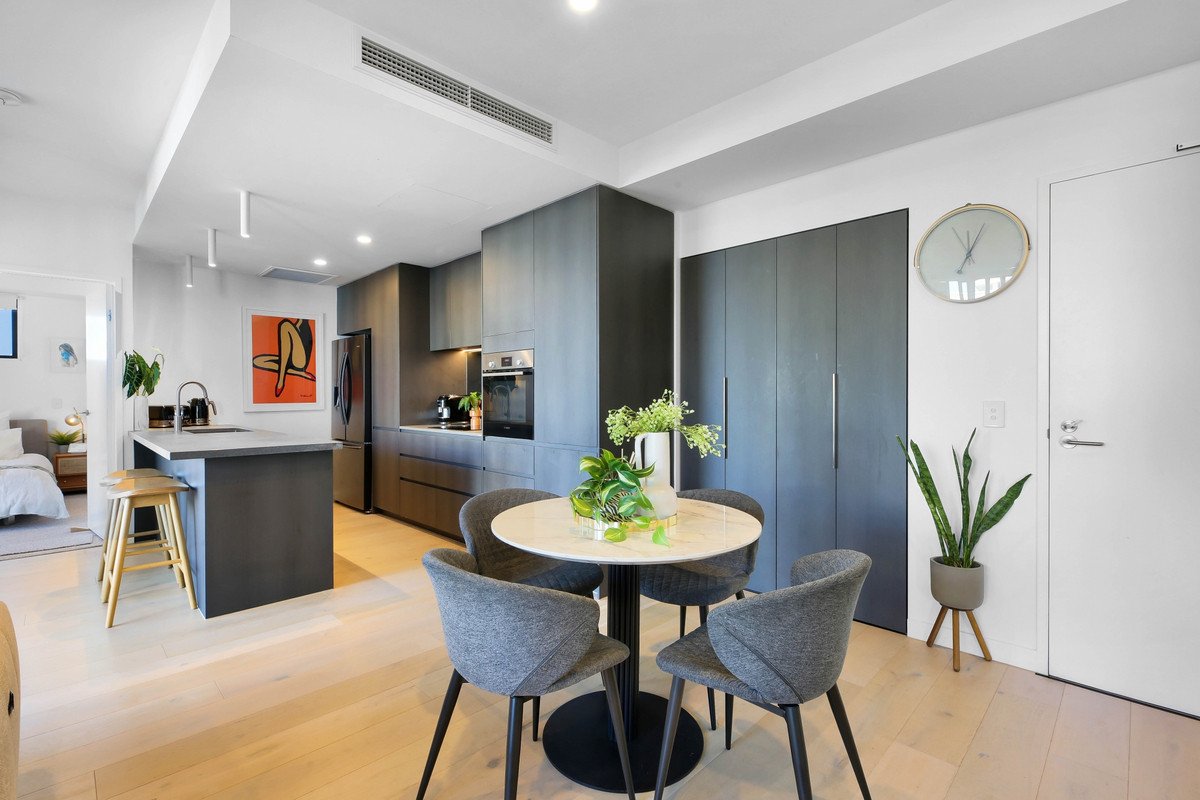 201/3 Twenty Third Avenue Palm Beach 4