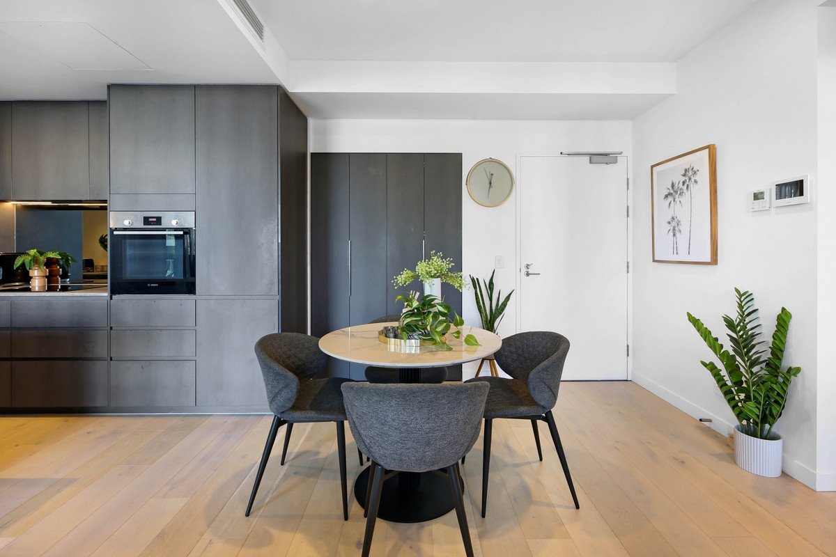 201/3 Twenty Third Avenue Palm Beach 5