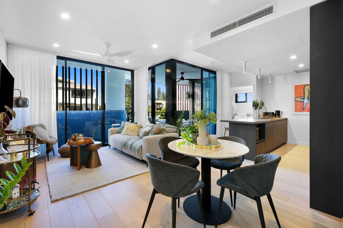 201/3 Twenty Third Avenue Palm Beach 8