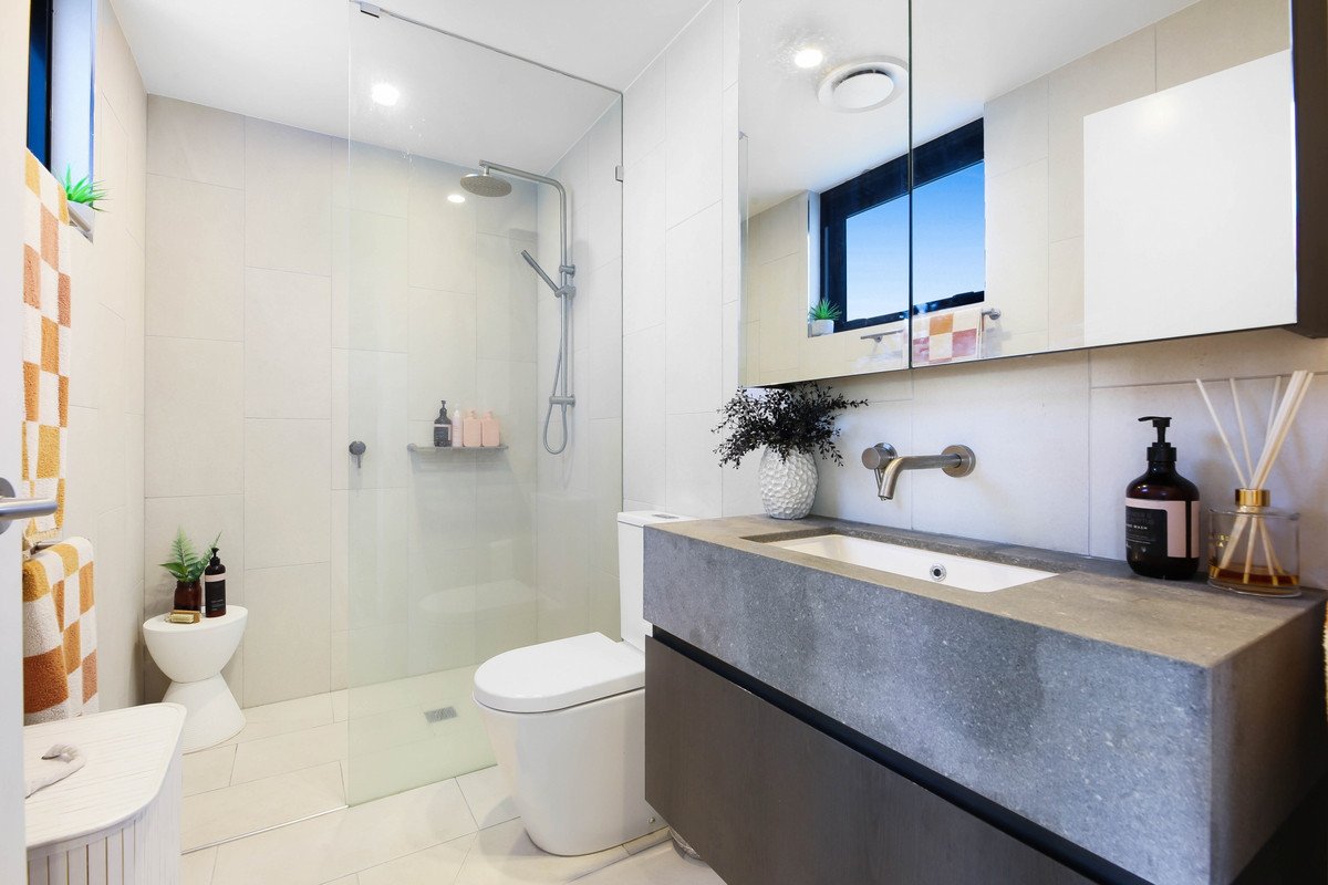 201/3 Twenty Third Avenue Palm Beach 10