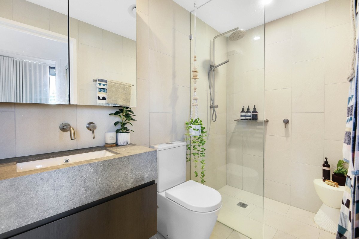 201/3 Twenty Third Avenue Palm Beach 12