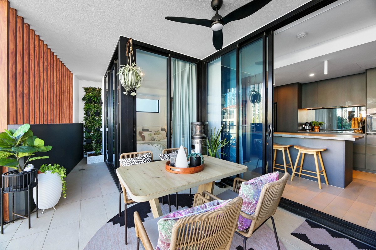 201/3 Twenty Third Avenue Palm Beach 13