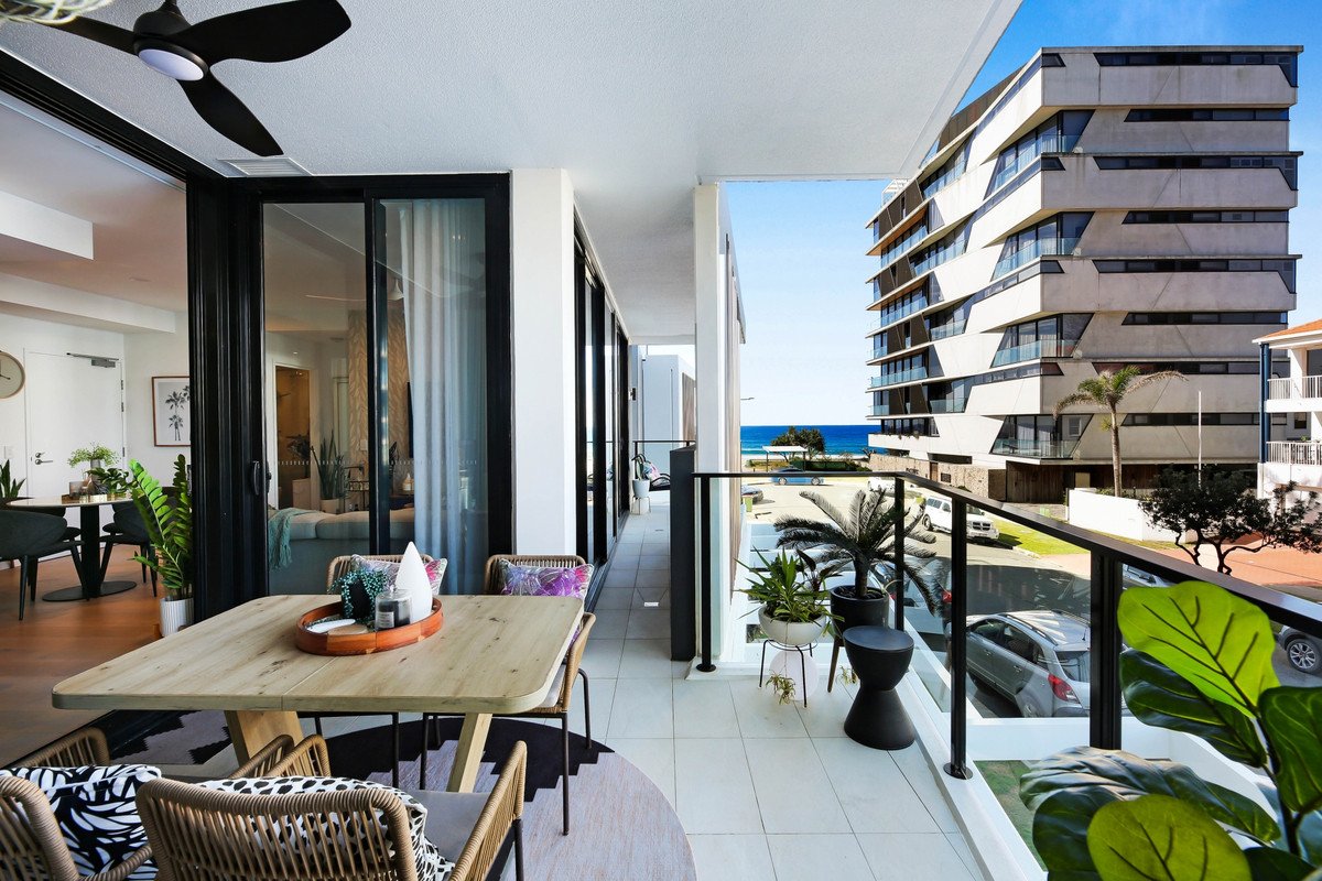 201/3 Twenty Third Avenue Palm Beach 14