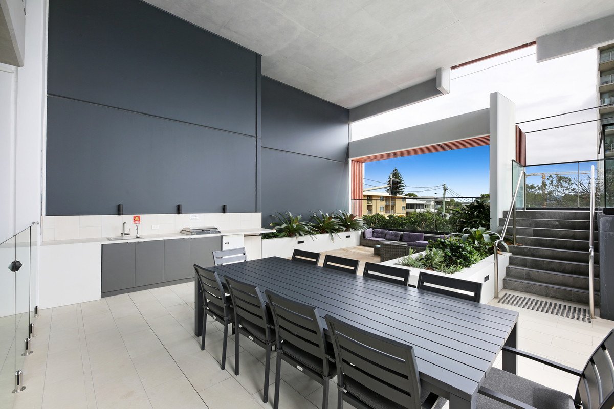 201/3 Twenty Third Avenue Palm Beach 20