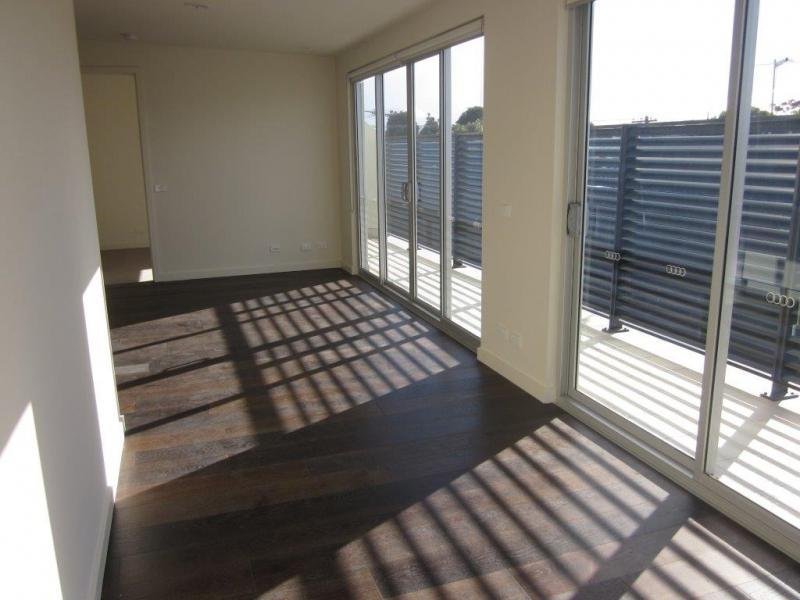 Gallery: 201/409 Bay Street