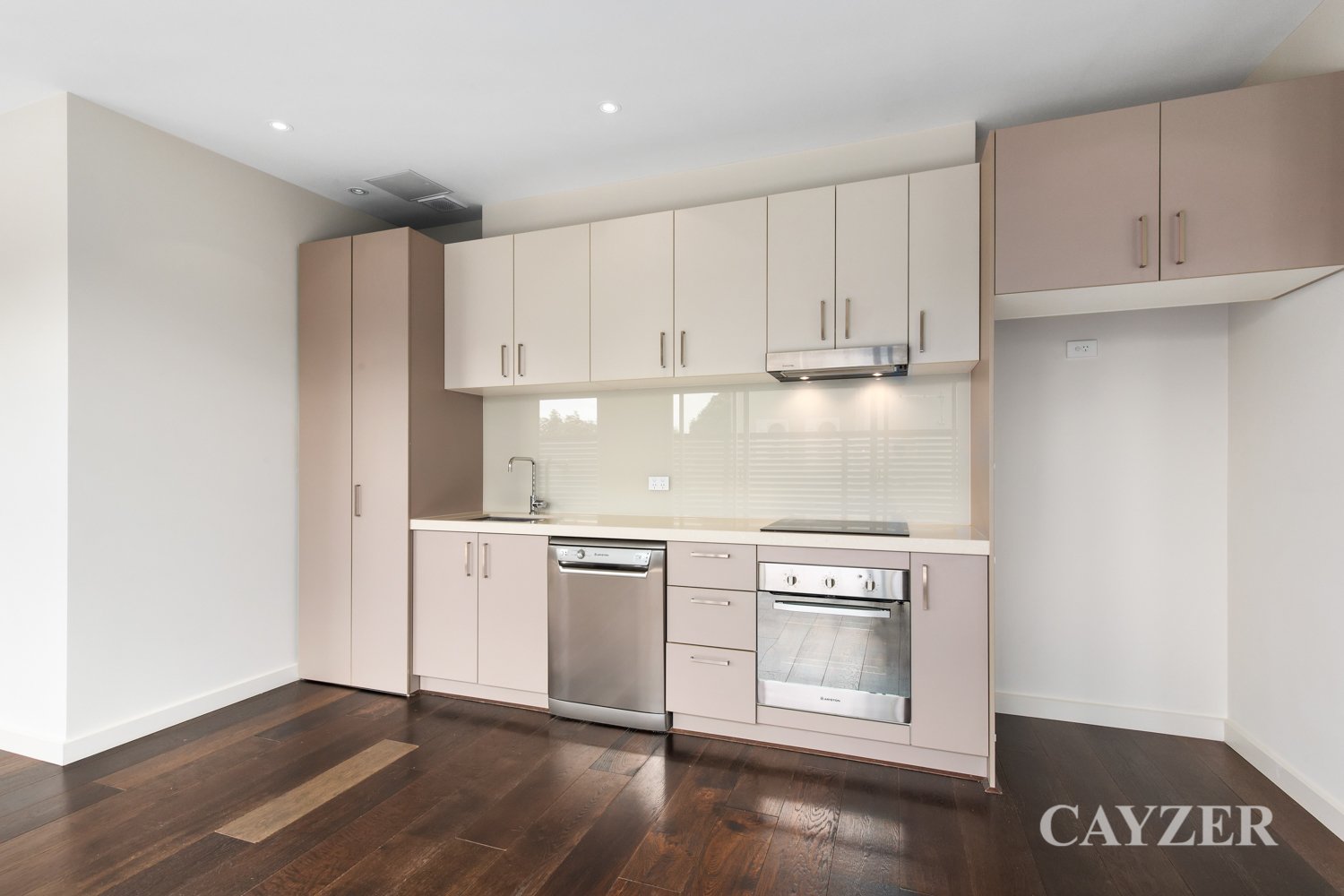 Gallery: 201/409 Bay Street
