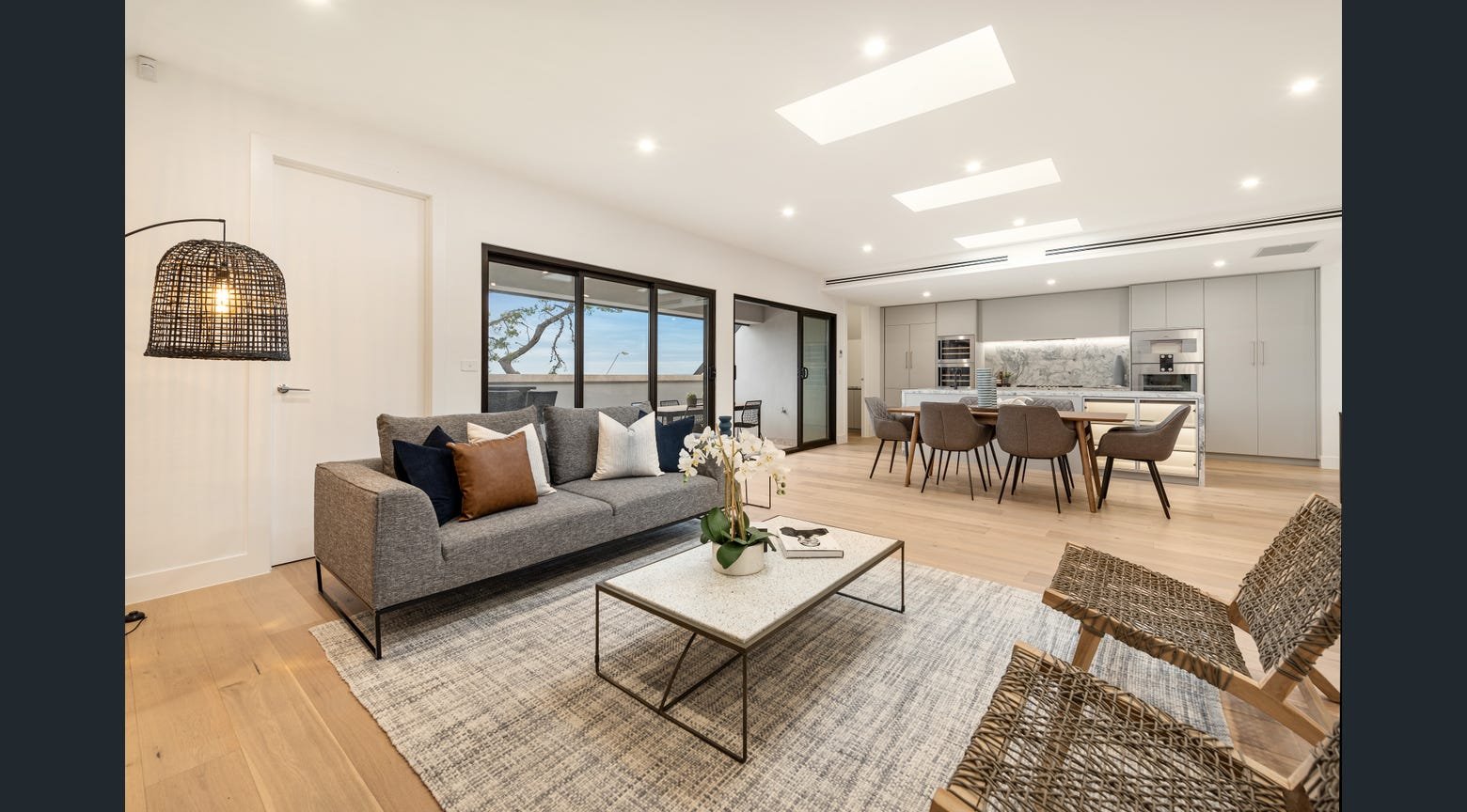 Gallery: 201/474 Beach Road
