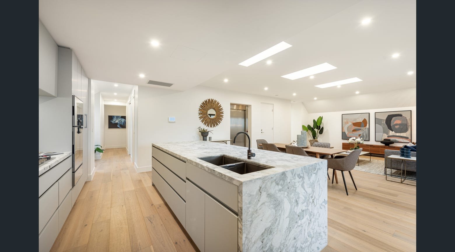 Gallery: 201/474 Beach Road