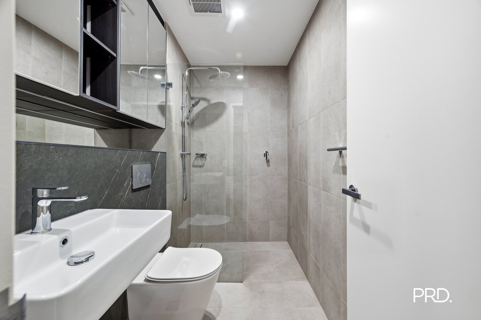 201/4B Retreat Drive PENRITH 9