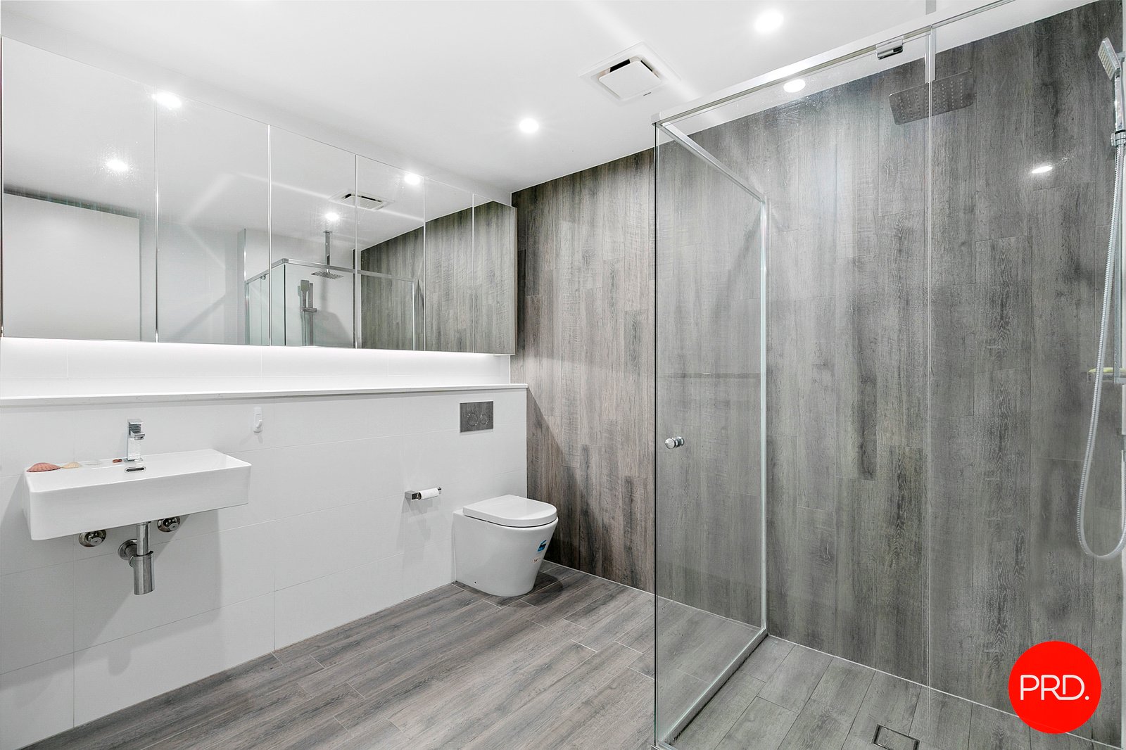 201/843 New Canterbury Road DULWICH HILL 4