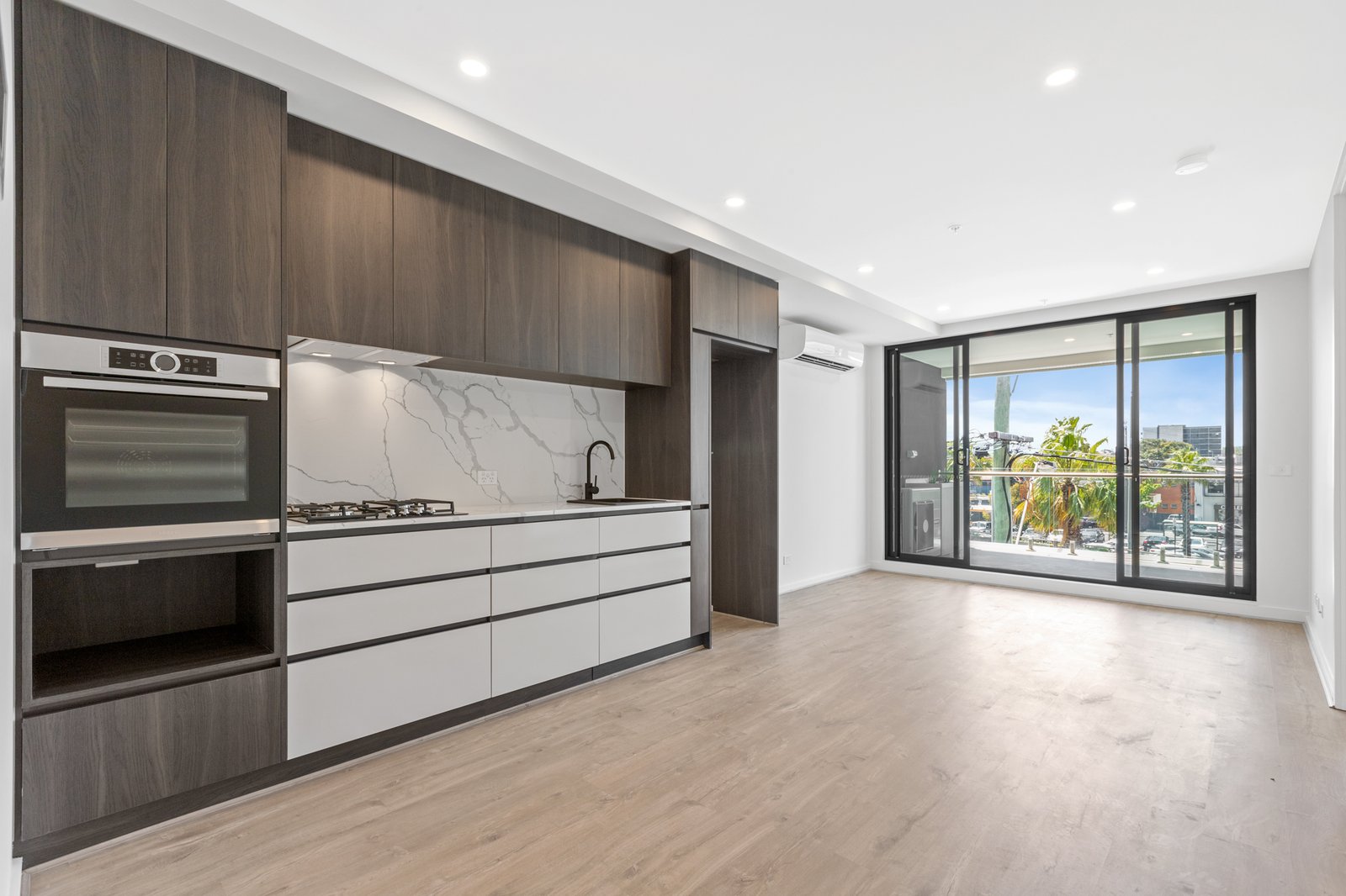 Gallery: 201/93 Warrigal Road