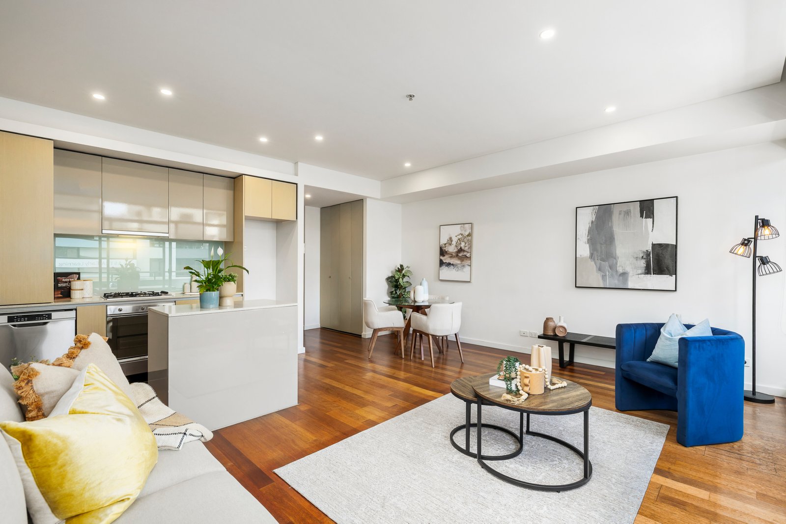 Gallery: 201A/86 Bay Street