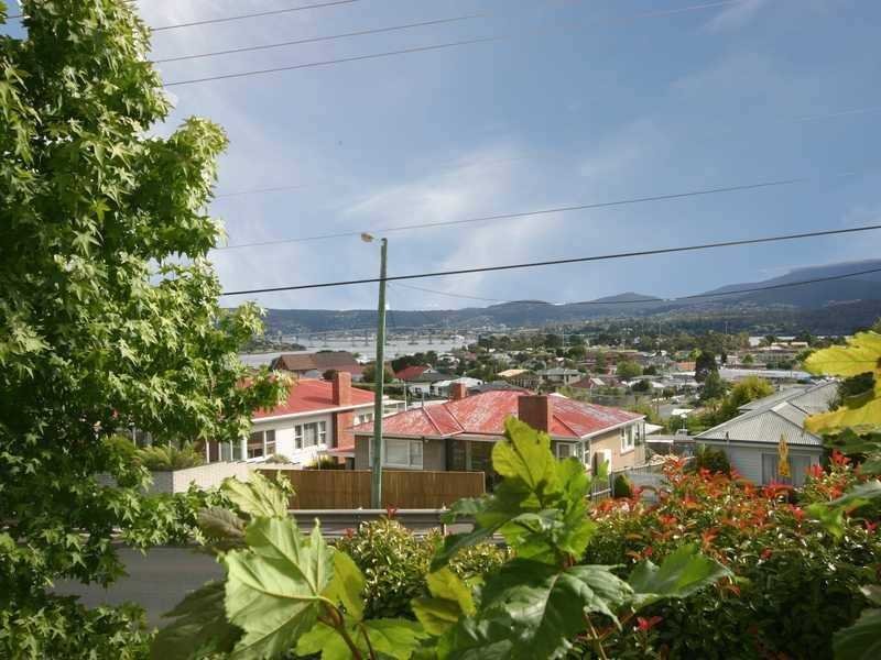 202 East Derwent Highway LINDISFARNE 1
