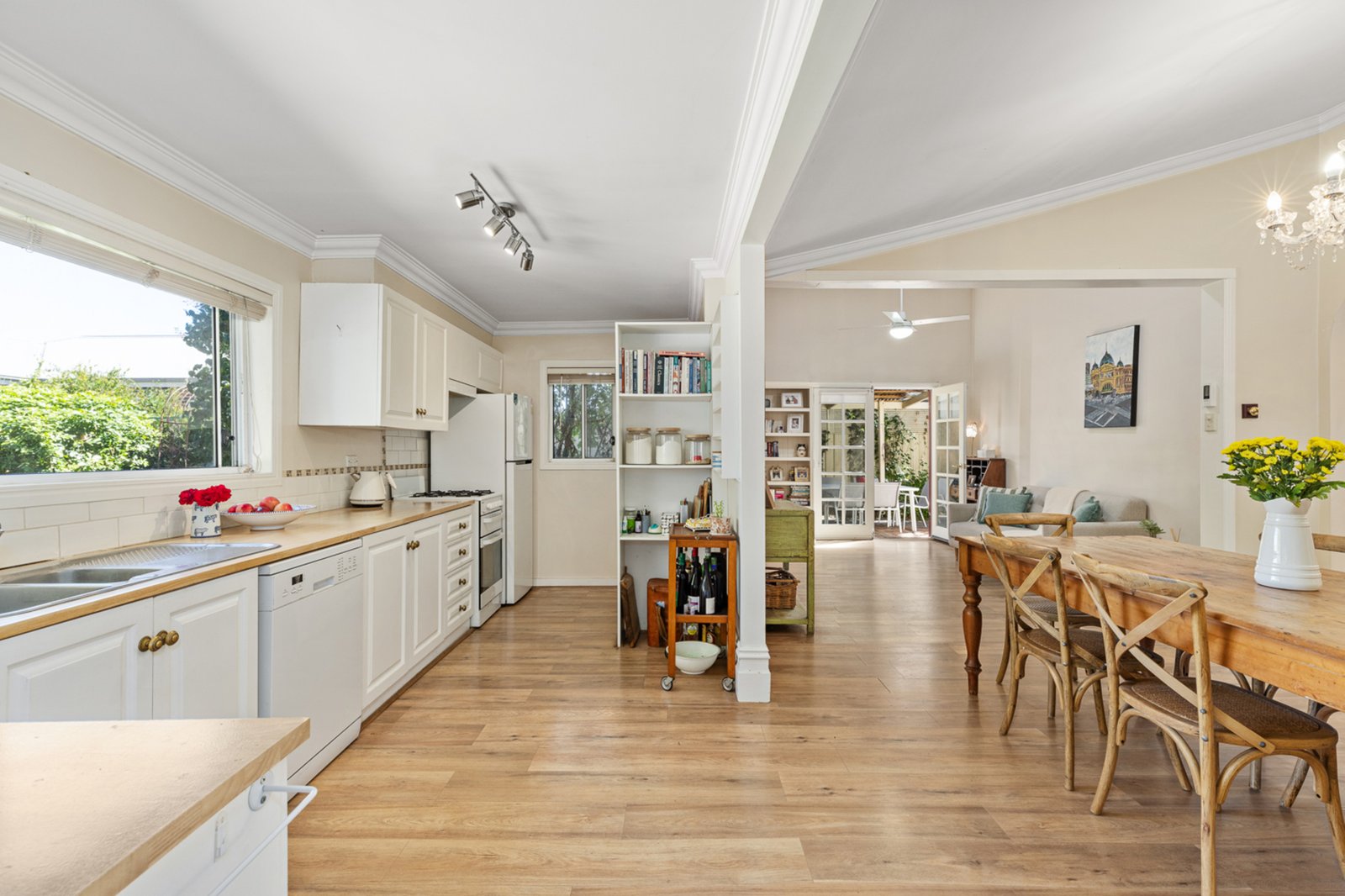 Gallery: 202 Humffray Street North